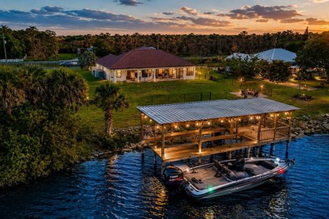 Casa en Okeechobee, Florida 3 dormitorios, 214.6 m2 № 2177561