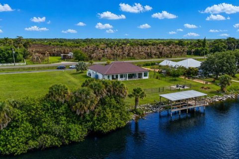Casa en venta en Okeechobee, Florida, 3 dormitorios, 214.6 m2 № 2177561 - foto 16