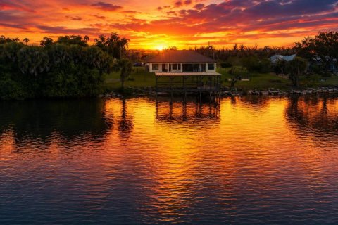 Casa en venta en Okeechobee, Florida, 3 dormitorios, 214.6 m2 № 2177561 - foto 2