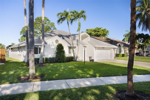 Villa ou maison à vendre à Cutler Bay, Floride: 4 chambres, 189.52 m2 № 1951112 - photo 2