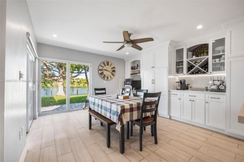 Villa ou maison à vendre à Cutler Bay, Floride: 4 chambres, 189.52 m2 № 1951112 - photo 11