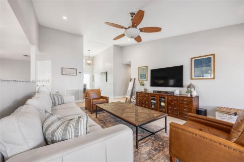 Villa ou maison à vendre à Cutler Bay, Floride: 4 chambres, 189.52 m2 № 1951112 - photo 5