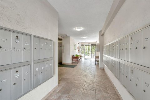 Condo in Fort Lauderdale, Florida, 1 bedroom  № 1998453 - photo 25