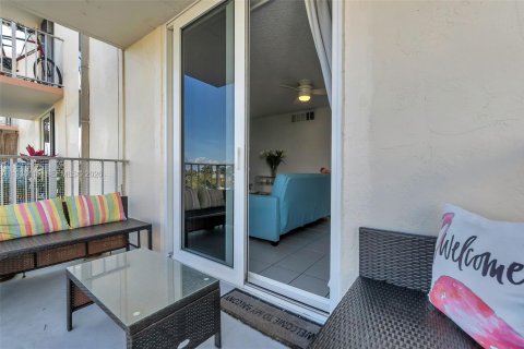 Condo in Fort Lauderdale, Florida, 1 bedroom  № 1998453 - photo 18