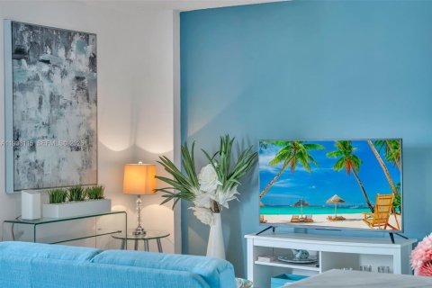 Condo in Fort Lauderdale, Florida, 1 bedroom  № 1998453 - photo 9