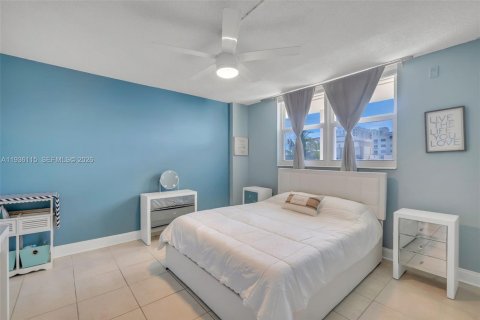 Condo in Fort Lauderdale, Florida, 1 bedroom  № 1998453 - photo 15