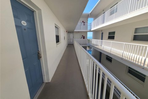 Condo in Indian Shores, Florida, 2 bedrooms  № 1829438 - photo 4