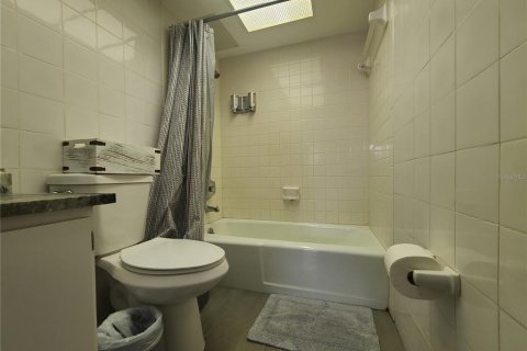 Condo in Indian Shores, Florida, 2 bedrooms  № 1829438 - photo 13