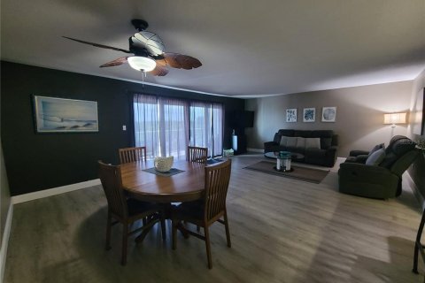 Condo in Indian Shores, Florida, 2 bedrooms  № 1829438 - photo 26
