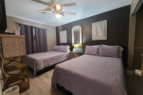 Condo in Indian Shores, Florida, 2 bedrooms  № 1829438 - photo 15