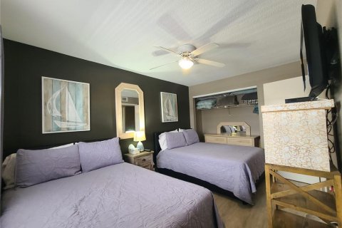 Condo in Indian Shores, Florida, 2 bedrooms  № 1829438 - photo 18