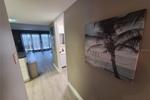 Condo in Indian Shores, Florida, 2 bedrooms  № 1829438 - photo 20