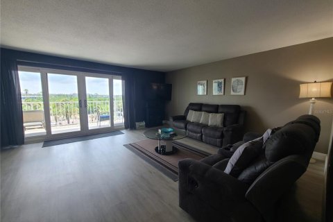Condo in Indian Shores, Florida, 2 bedrooms  № 1829438 - photo 30