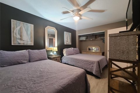 Condo in Indian Shores, Florida, 2 bedrooms  № 1829438 - photo 17