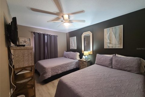Condo in Indian Shores, Florida, 2 bedrooms  № 1829438 - photo 16