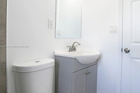 House in Opa-locka, Florida 3 bedrooms № 1923069 - photo 15