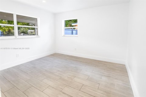House in Opa-locka, Florida 3 bedrooms № 1923069 - photo 22