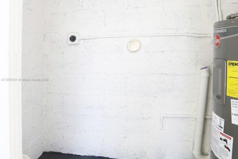 House in Opa-locka, Florida 3 bedrooms № 1923069 - photo 25