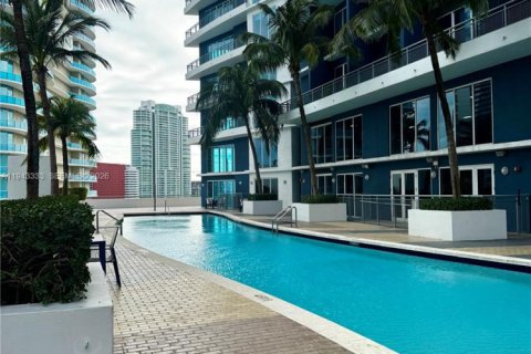 Condo in Miami, Florida, 2 bedrooms  № 2000301 - photo 21