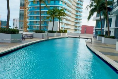 Condo in Miami, Florida, 2 bedrooms  № 2000301 - photo 22