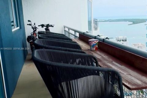 Condo in Miami, Florida, 2 bedrooms  № 2000301 - photo 17