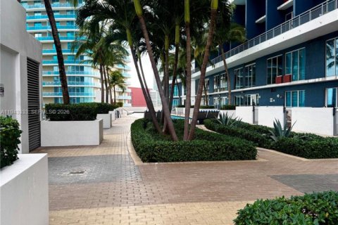 Condo in Miami, Florida, 2 bedrooms  № 2000301 - photo 25