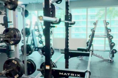 Condo in Miami, Florida, 2 bedrooms  № 2000301 - photo 29