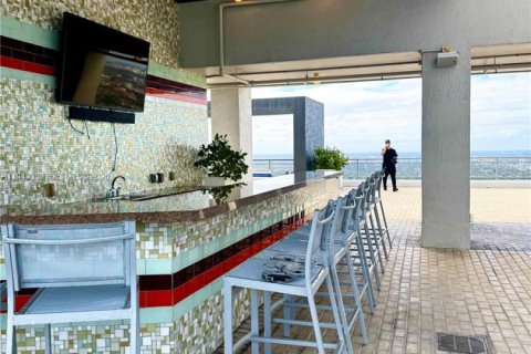 Condo in Miami, Florida, 2 bedrooms  № 2000301 - photo 28