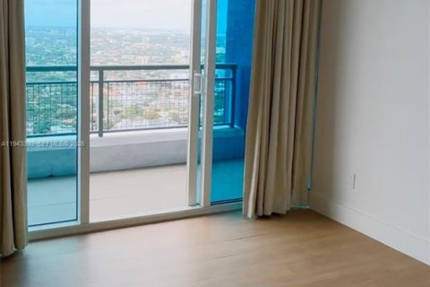 Condo in Miami, Florida, 2 bedrooms  № 2000301 - photo 14
