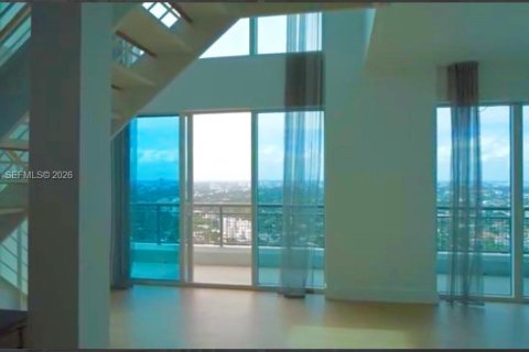 Condo in Miami, Florida, 2 bedrooms  № 2000301 - photo 5