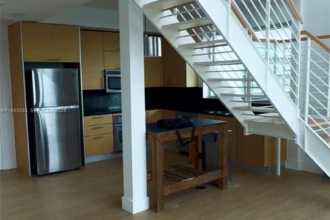 Condo in Miami, Florida, 2 bedrooms  № 2000301 - photo 9