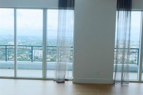 Condo in Miami, Florida, 2 bedrooms  № 2000301 - photo 12