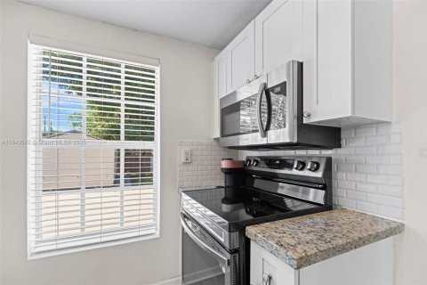 Casa en venta en Miami, Florida, 3 dormitorios, 113.34 m2 № 1842655 - foto 12