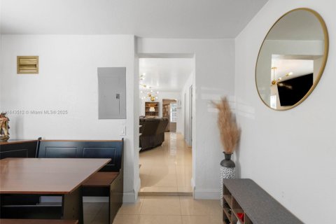 Casa en venta en Miami, Florida, 3 dormitorios, 113.34 m2 № 1842655 - foto 3
