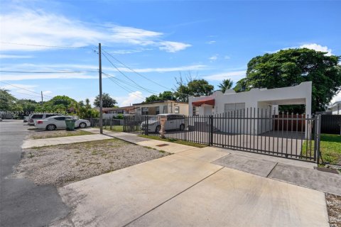 Casa en venta en Miami, Florida, 3 dormitorios, 113.34 m2 № 1842655 - foto 29