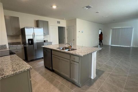 House in Davenport, Florida 3 bedrooms, 150.97 sq.m. № 1574105 - photo 8