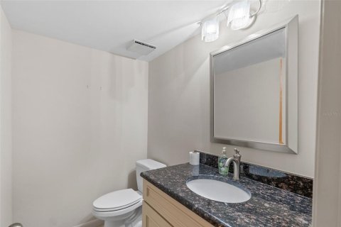 Townhouse in Saint Petersburg, Florida 2 bedrooms, 164.07 sq.m. № 1654323 - photo 7