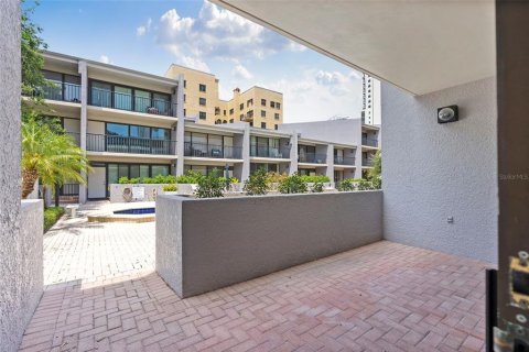 Townhouse in Saint Petersburg, Florida 2 bedrooms, 164.07 sq.m. № 1654323 - photo 8