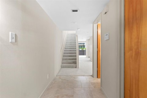 Townhouse in Saint Petersburg, Florida 2 bedrooms, 164.07 sq.m. № 1654323 - photo 3