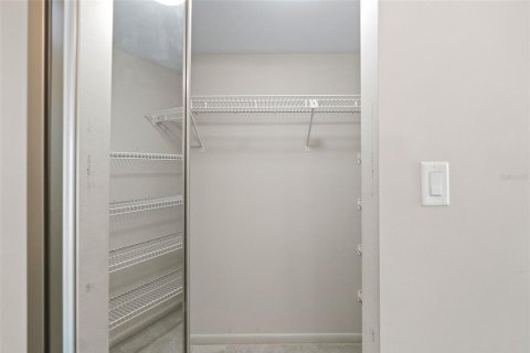 Townhouse in Saint Petersburg, Florida 2 bedrooms, 164.07 sq.m. № 1654323 - photo 22