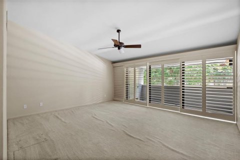 Townhouse in Saint Petersburg, Florida 2 bedrooms, 164.07 sq.m. № 1654323 - photo 10