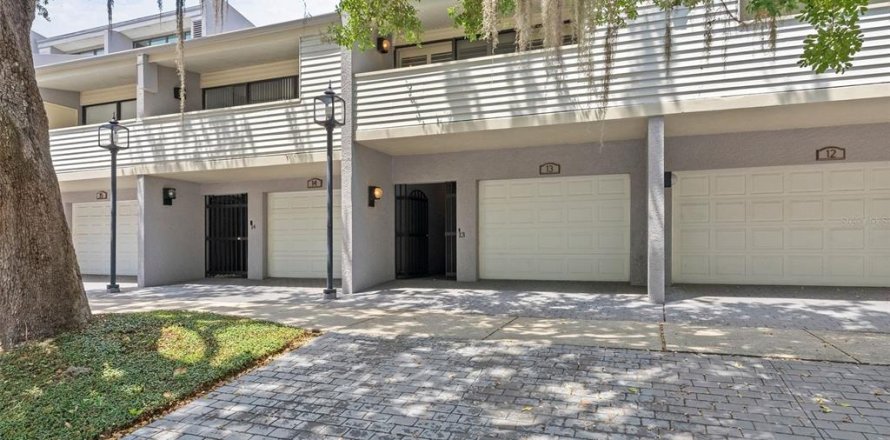 Townhouse in Saint Petersburg, Florida 2 bedrooms, 164.07 sq.m. № 1654323