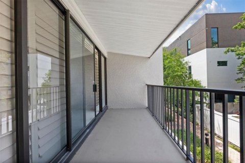 Townhouse in Saint Petersburg, Florida 2 bedrooms, 164.07 sq.m. № 1654323 - photo 23