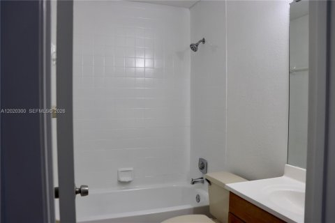 Adosado en alquiler en Fort Lauderdale, Florida, 2 dormitorios, 95.88 m2 № 2077640 - foto 18