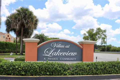 Adosado en Fort Lauderdale, Florida 2 dormitorios, 95.88 m2 № 2077640