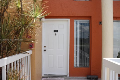 Adosado en alquiler en Fort Lauderdale, Florida, 2 dormitorios, 95.88 m2 № 2077640 - foto 3
