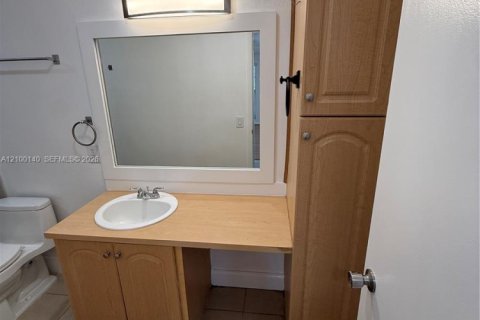 Condo in Miami, Florida, 1 bedroom № 2401497 - photo 6