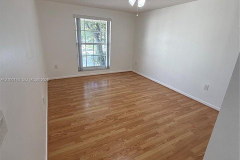 Condo in Miami, Florida, 1 bedroom № 2401497 - photo 3