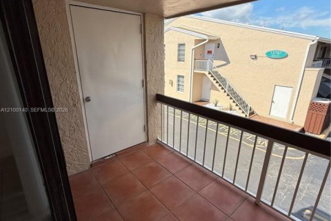 Condo in Miami, Florida, 1 bedroom № 2401497 - photo 10