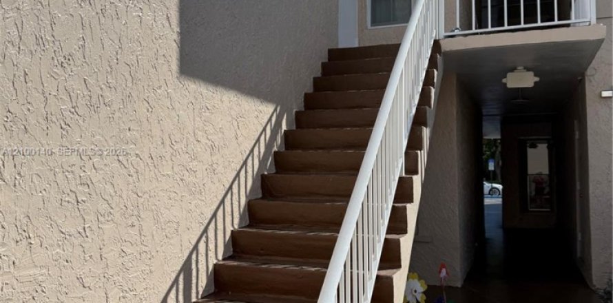 Condo in Miami, Florida, 1 bedroom № 2401497